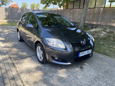 TOYOTA AURIS 1.6i